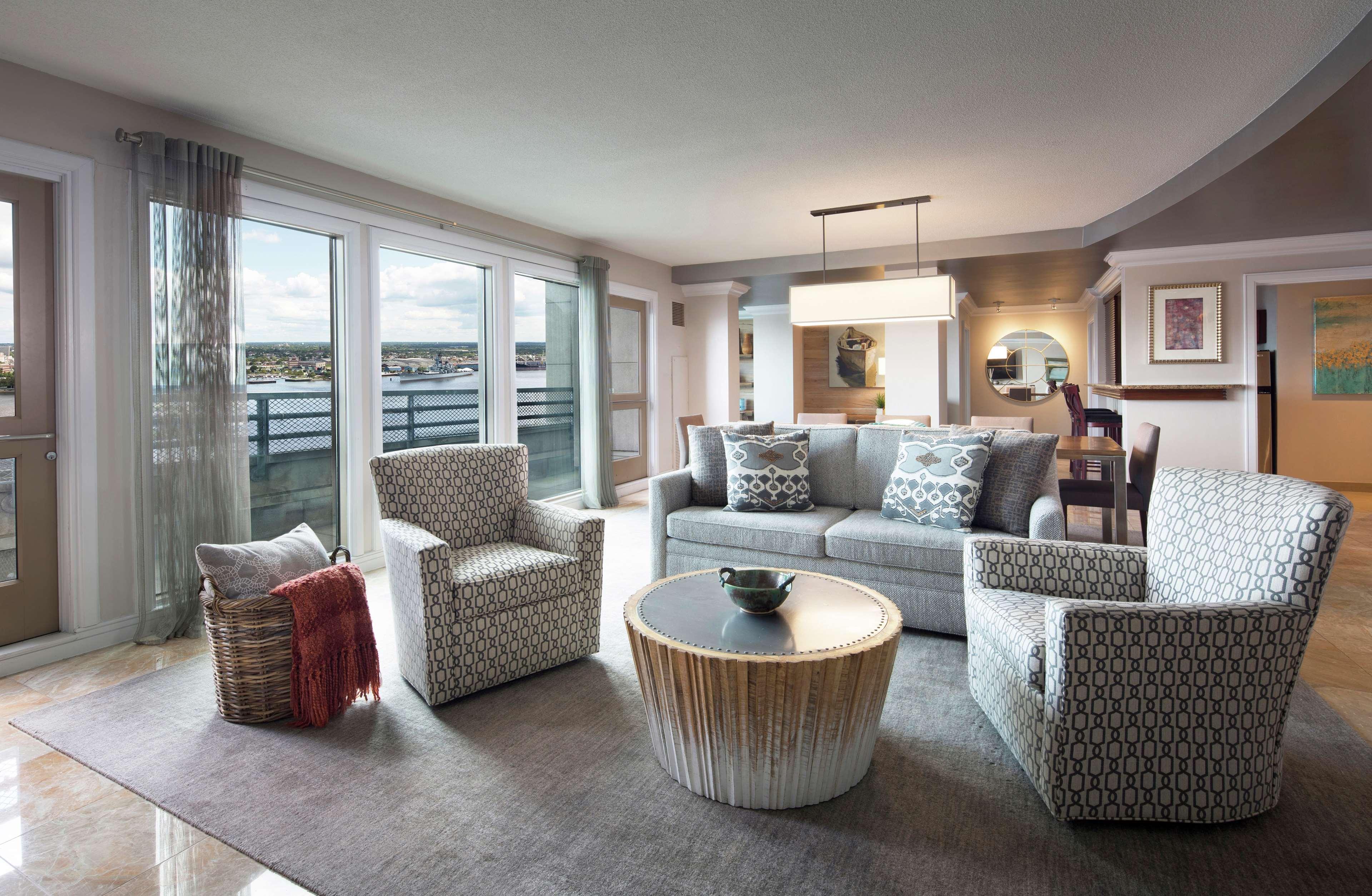 Hotel Hilton At Penn's Landing 4*