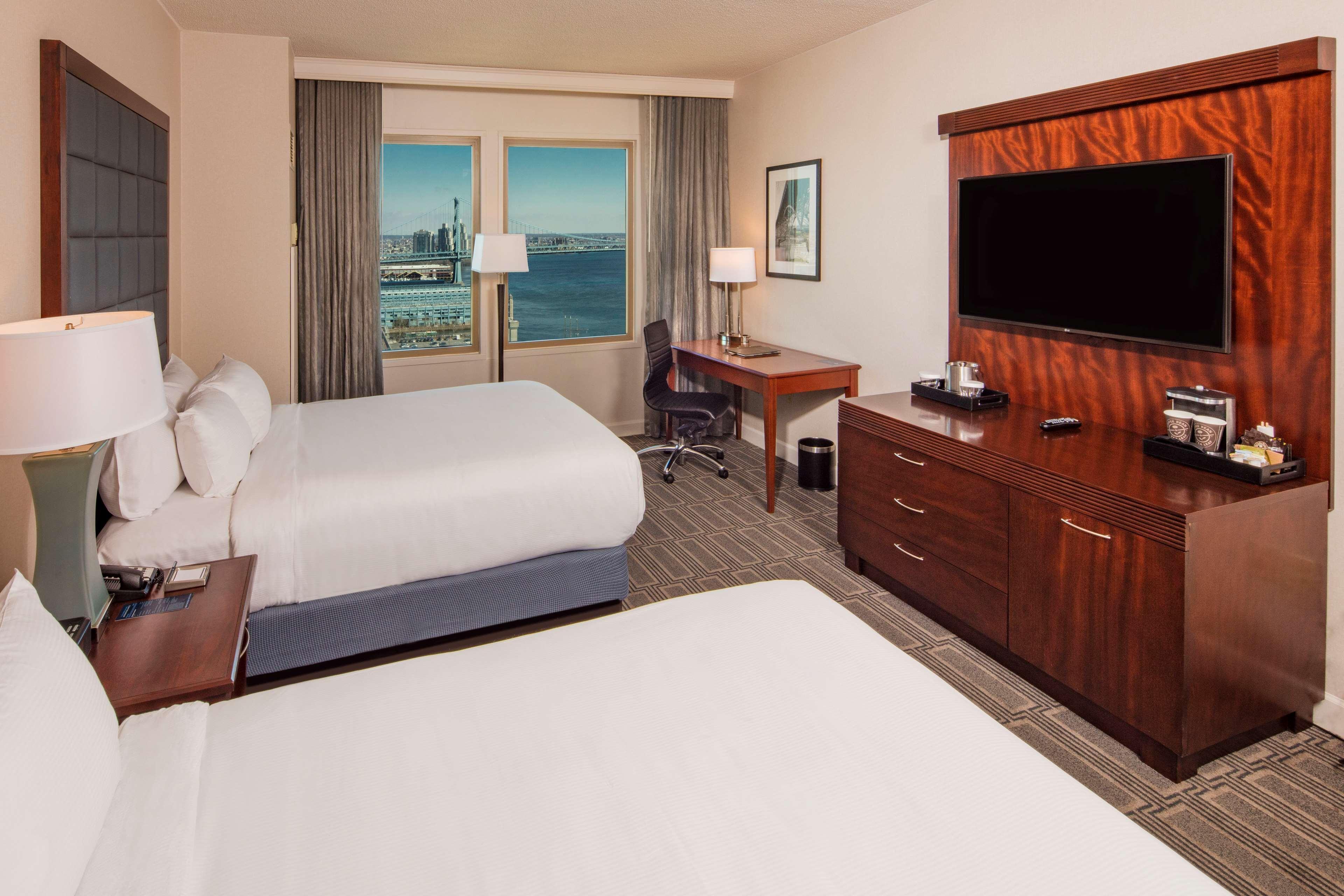 Hilton At Penn's Landing Hotel 4*