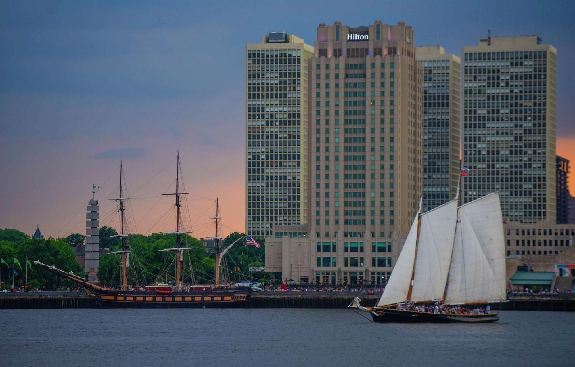 Hotel Hilton At Penn's Landing