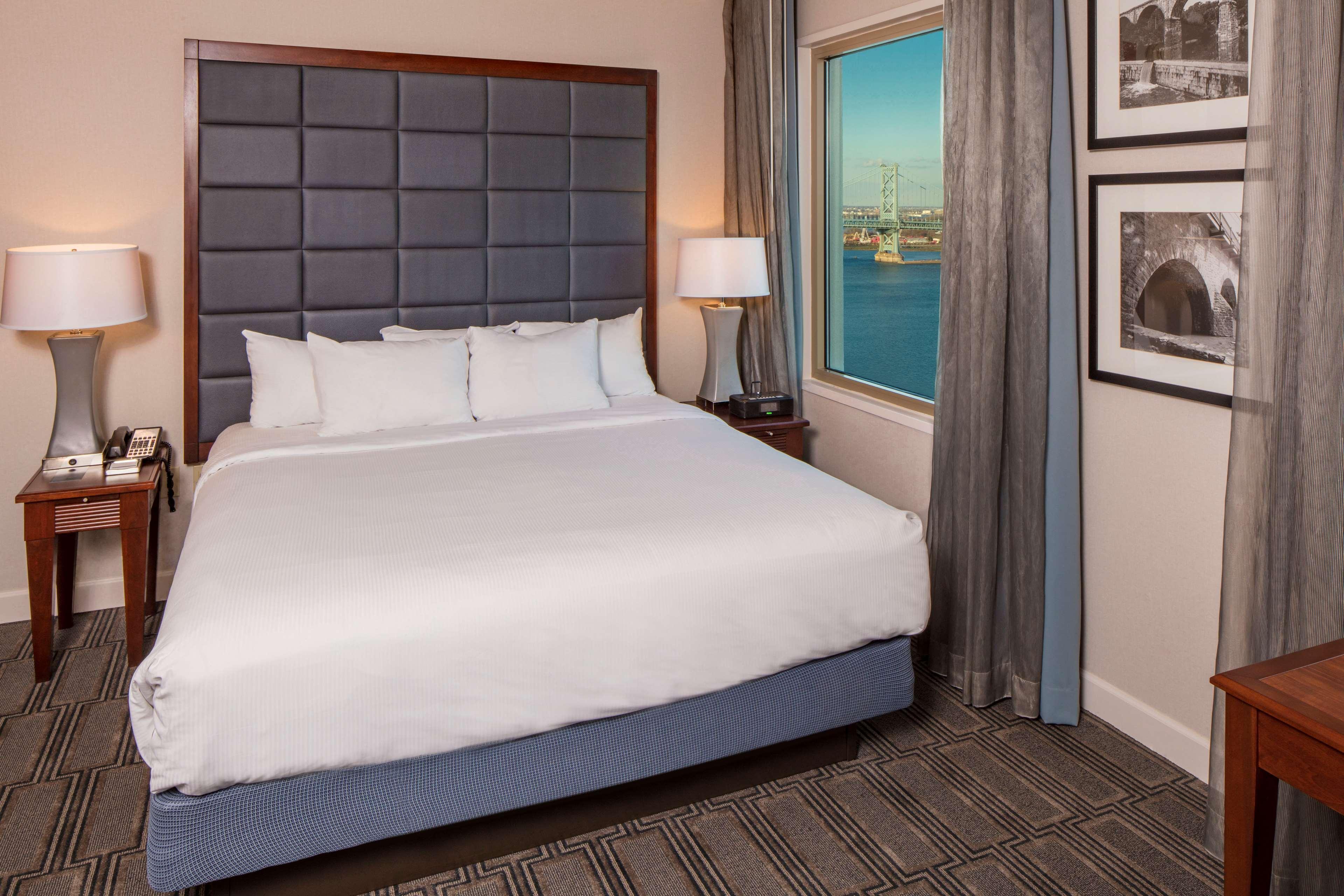 Hotel Hilton At Penn's Landing 4*