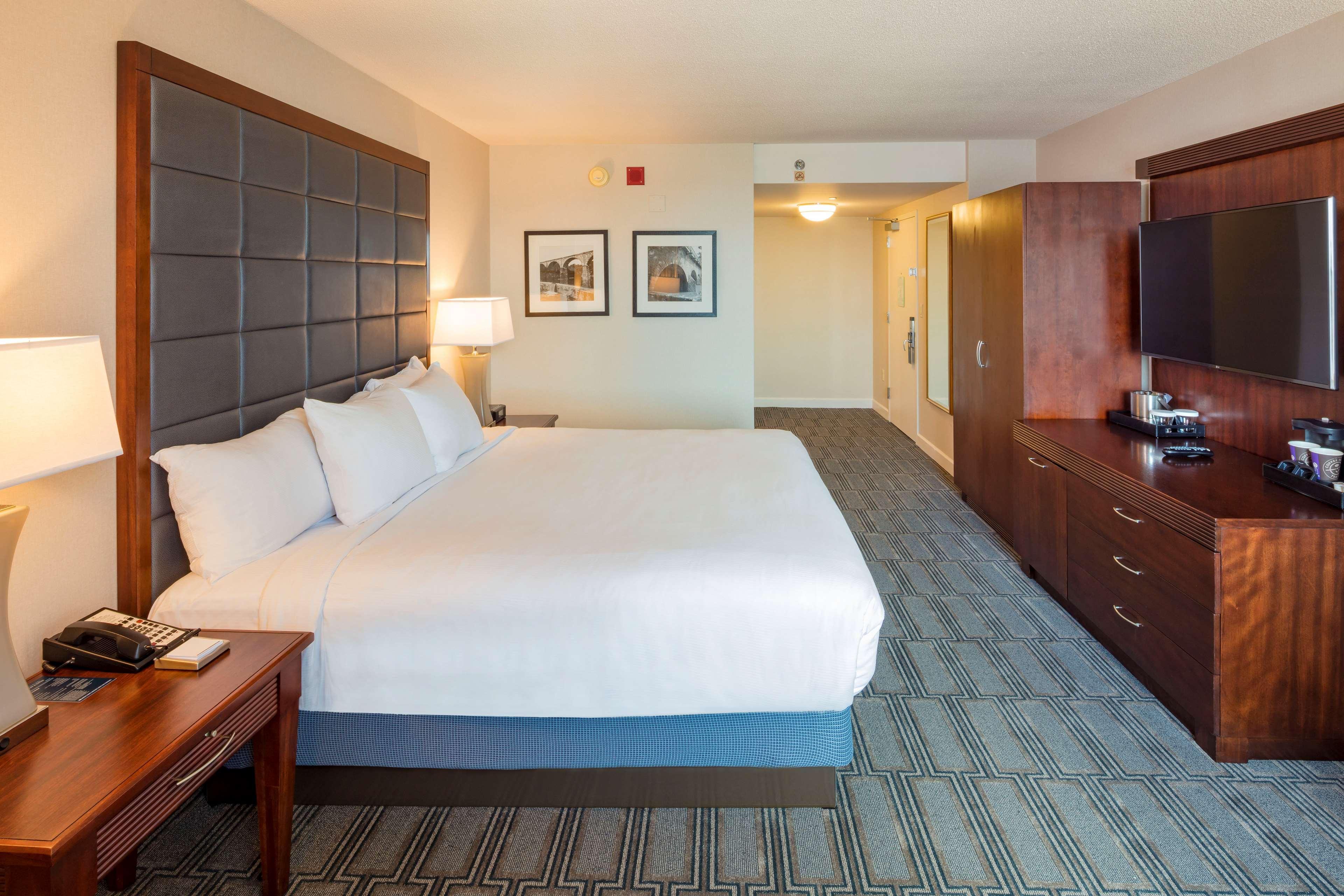 Hilton At Penn's Landing Hotel 4*