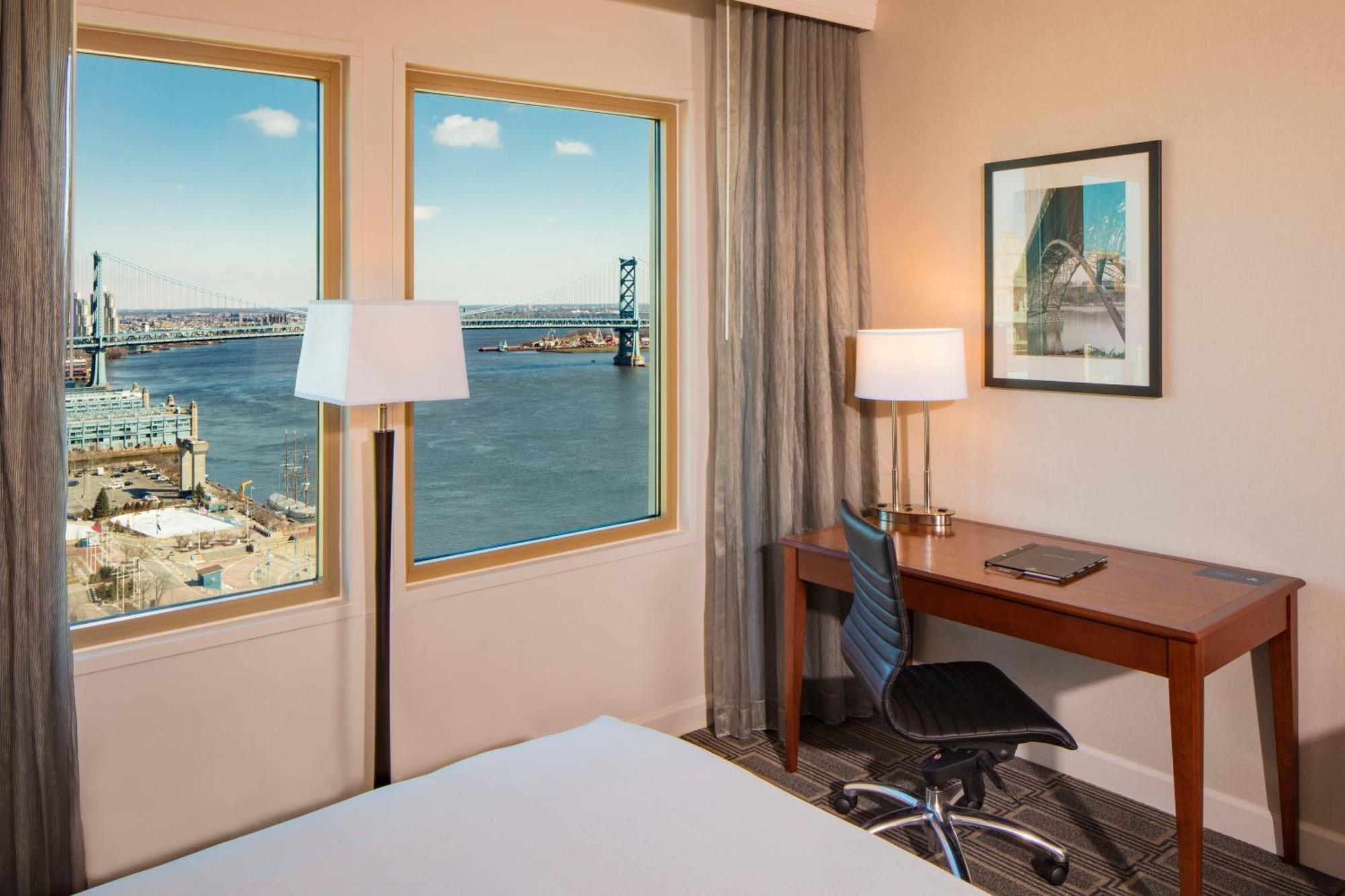 Hilton At Penn's Landing 4*