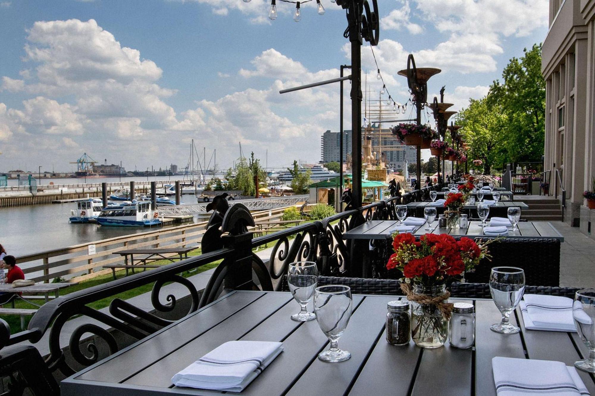 Hotel Hilton At Penn's Landing 4*