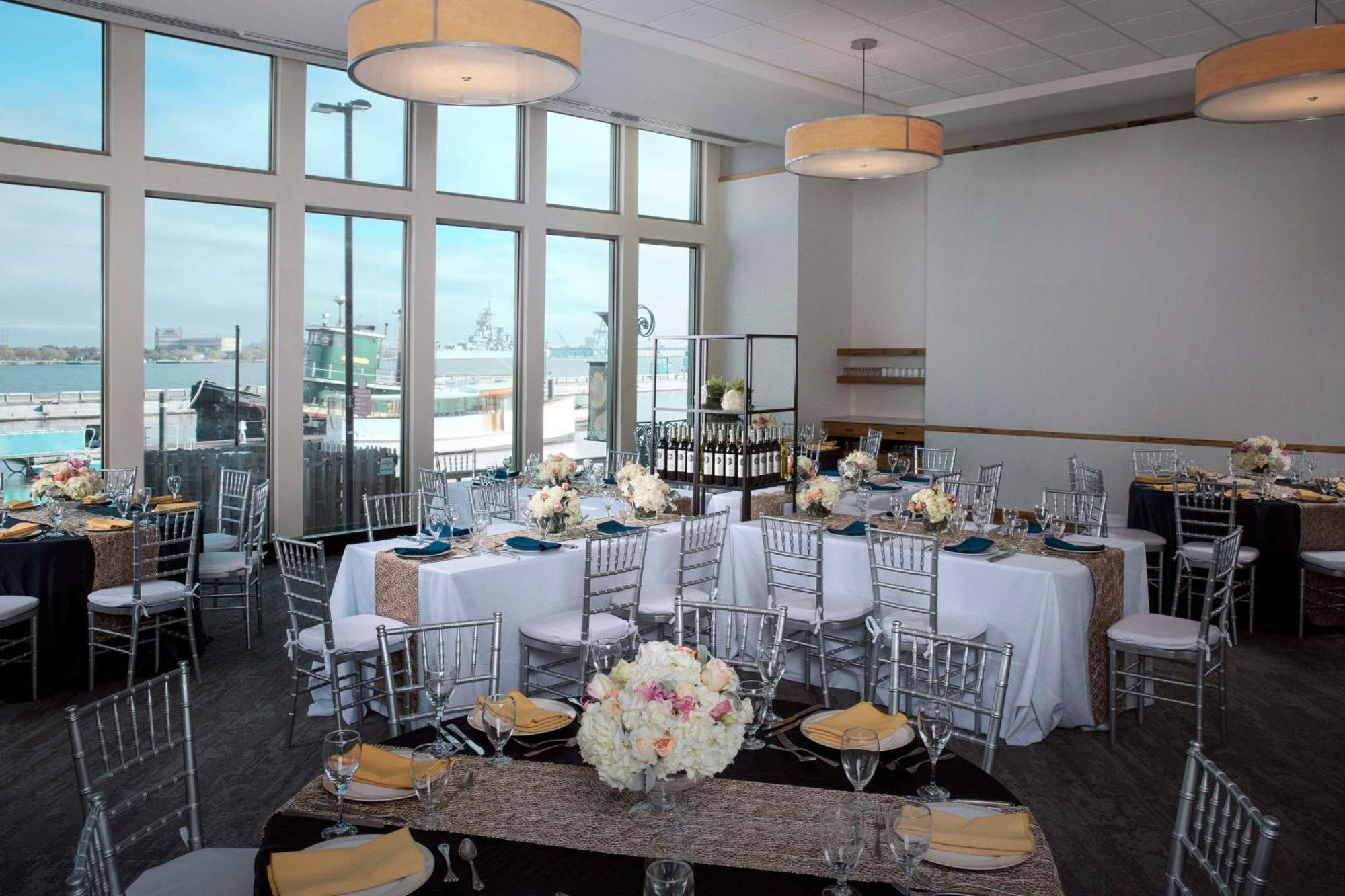 Hilton At Penn's Landing