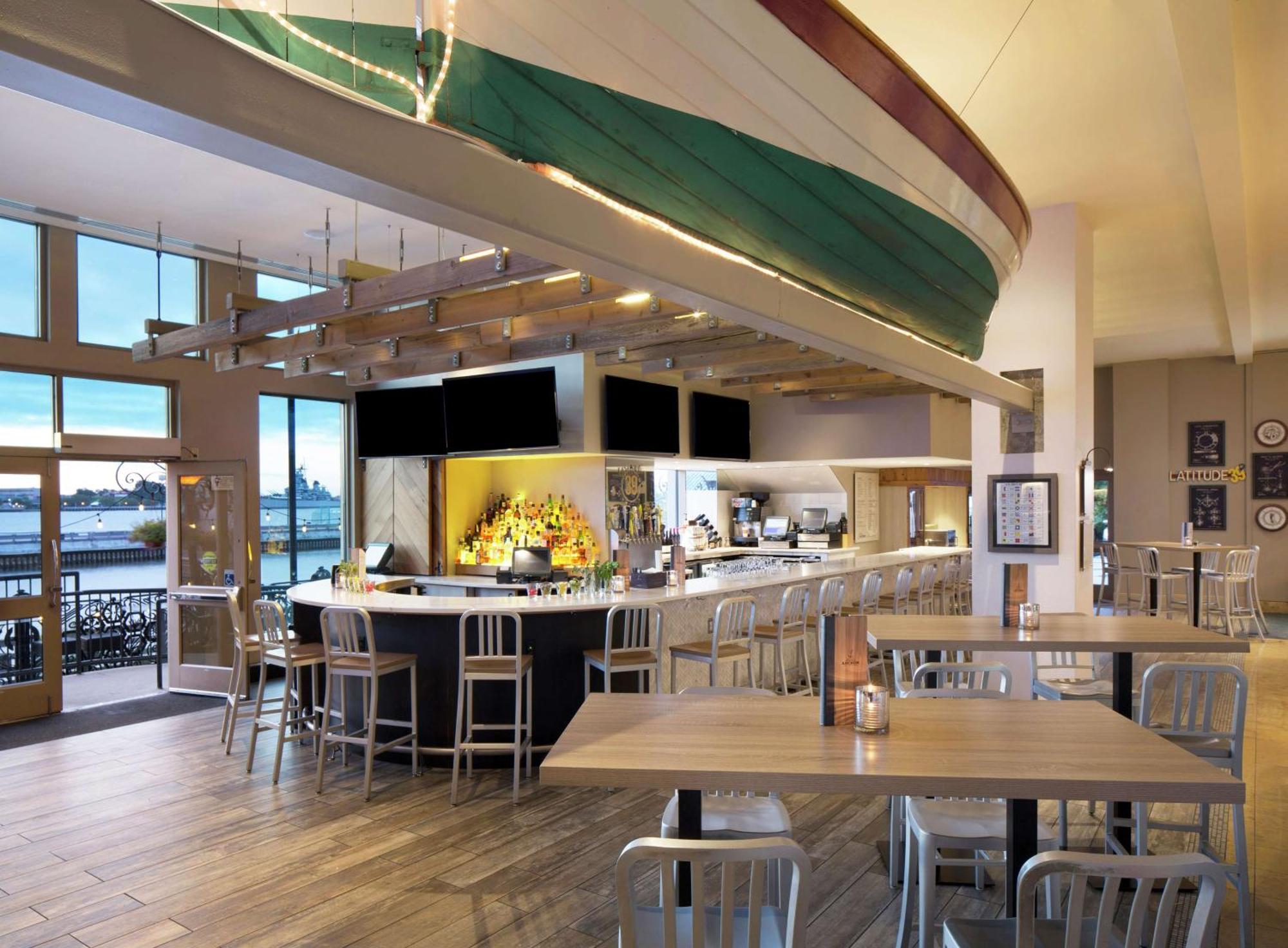 Hilton At Penn's Landing Hotel 4*