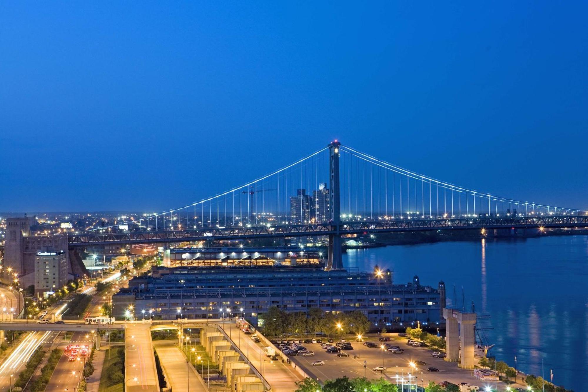 Hotel Hilton At Penn's Landing 4*