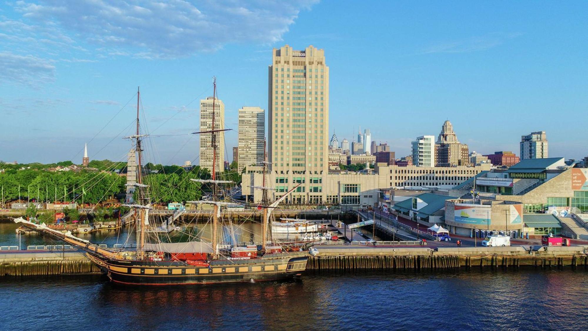 Hilton At Penn's Landing 4*