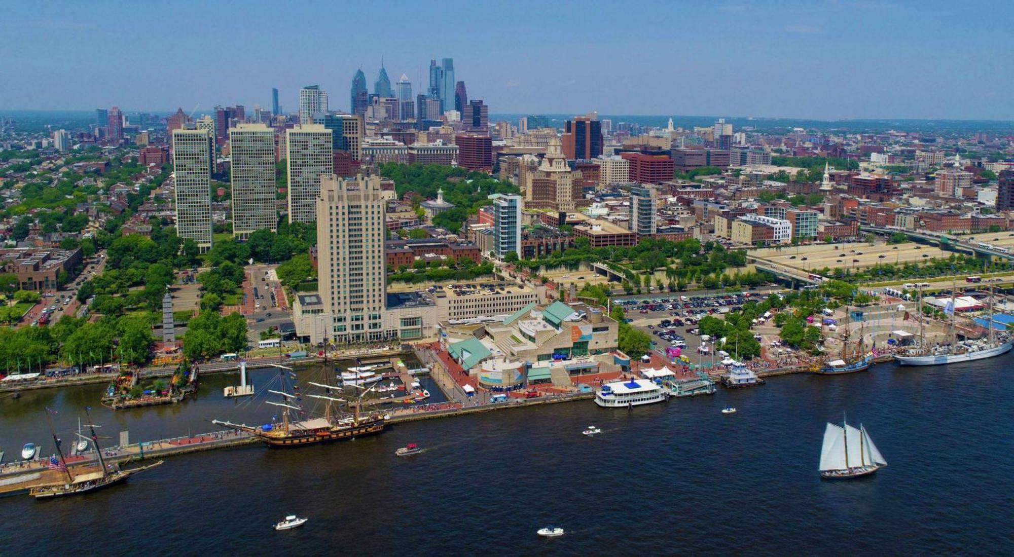 Hotel Hilton At Penn's Landing 4*